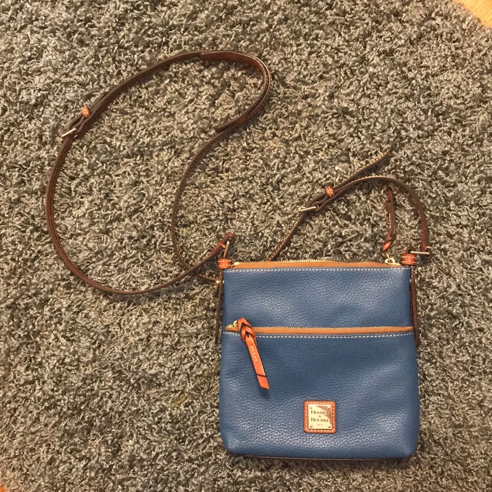 NEW w/o tags blue Dooney crossbody